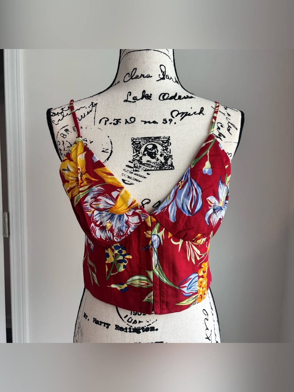 A New Day Women Cropped top Floral pattern in red size Medium